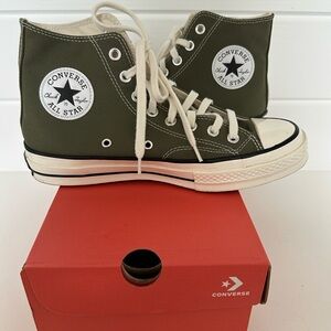 Chuck 70 Vintage Canvas High-Top
Color: Utility/Egret/Black
Size: Women's 9